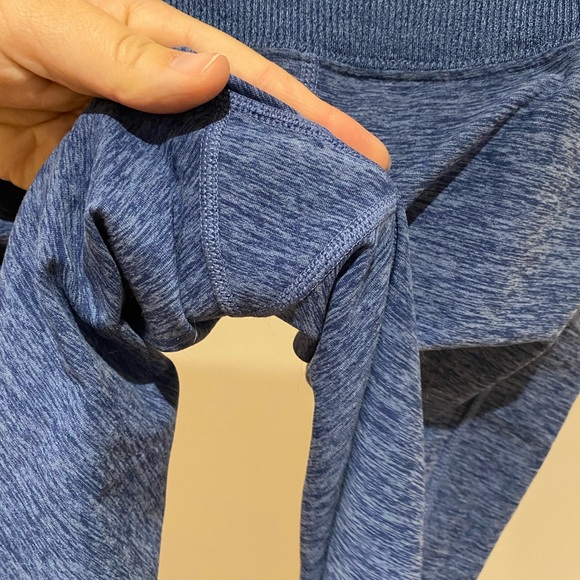 Kirkland Women's leggings exercise pants. Size medium - Picture 8 of 10